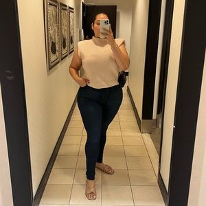 Meet your Posher, Nessa